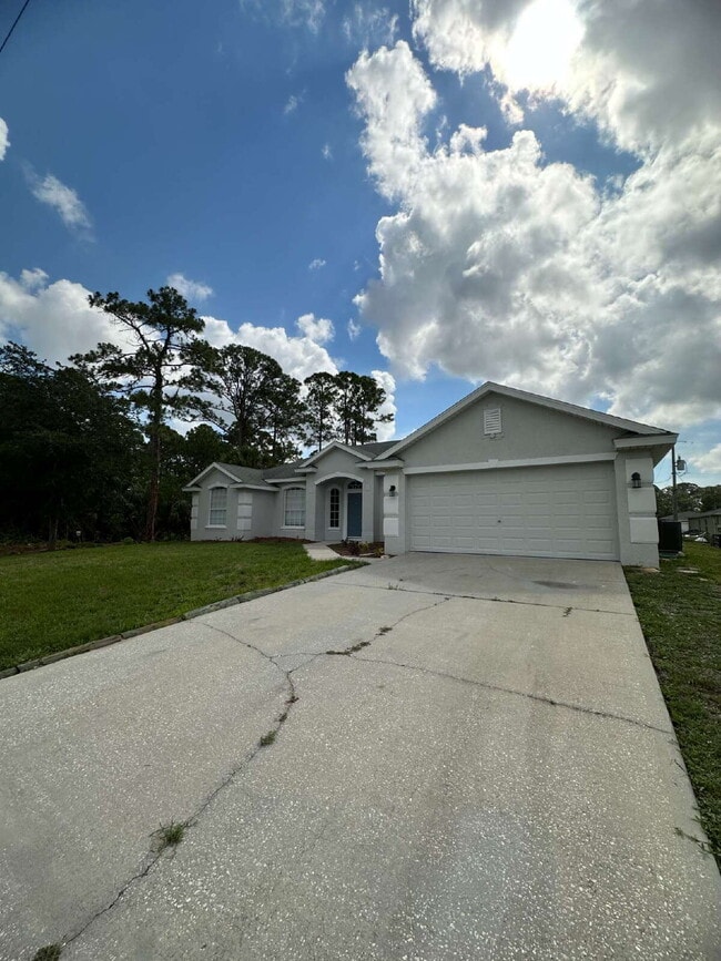 Building Photo - 3-Bedroom Home in Quiet Palm Bay