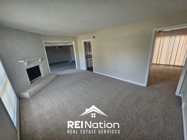 Building Photo - SPRAWLING 4BR/2BA MEMPHIS HOME! | Brick Fireplace & 2-Car Garage | Fenced Yard!