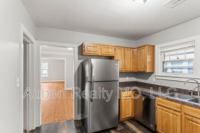 Building Photo - 5341 Holmes St