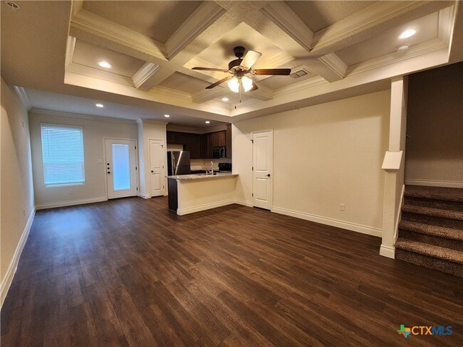 Building Photo - 324 Untermaier St