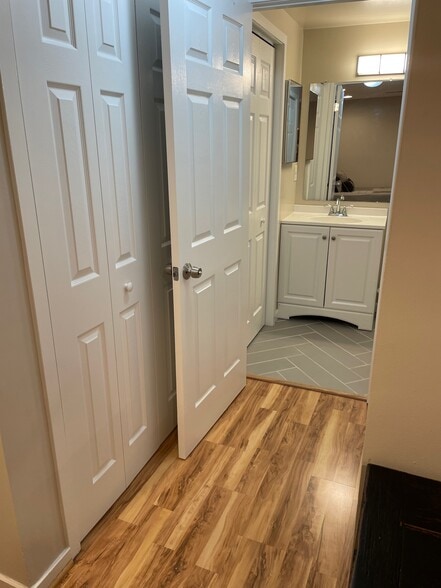 Bathroom entrance - 9851 Hellingly Pl