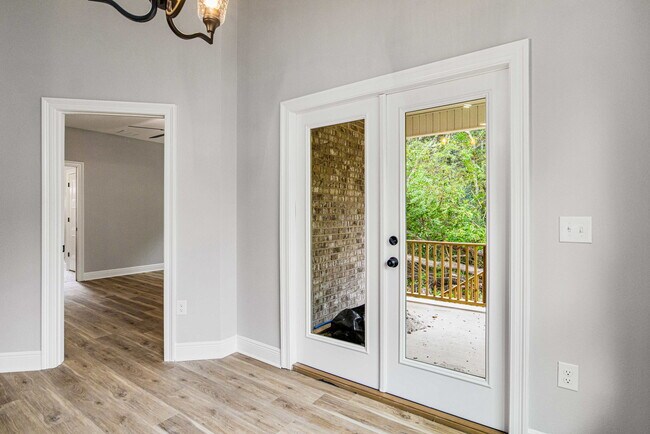 Building Photo - 7684 Old Hickory Dr