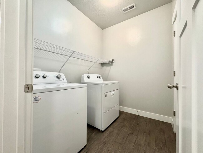 Building Photo - Spacious & Bright 3 Bedroom Condo with Pool Access, Garage, and Prime Lehi Location!