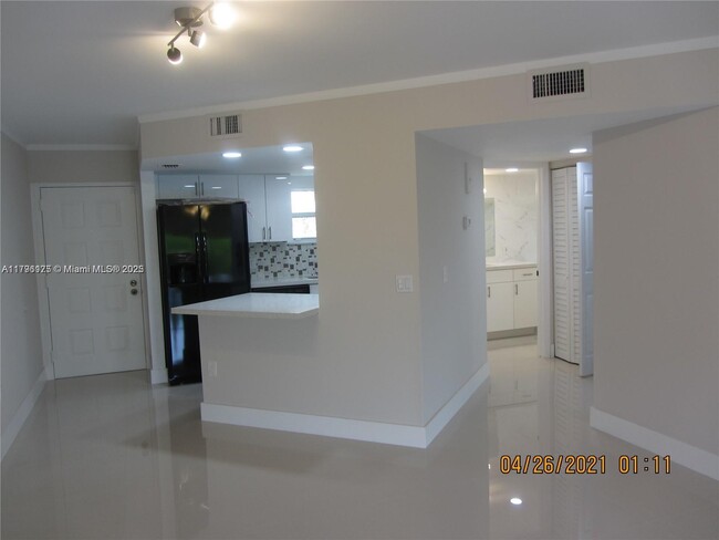 Building Photo - 8343 Lake Dr