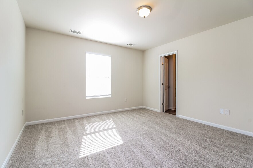 Building Photo - 246 Wadsworth Rd