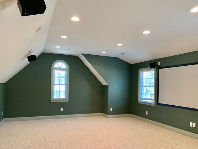 Building Photo - Great Home in Gated Community with Bonus Room!