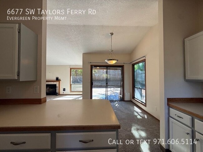 Building Photo - 6677 SW Taylors Ferry Rd