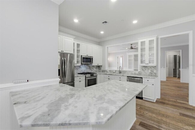 Building Photo - 815 Lake Evalyn Dr