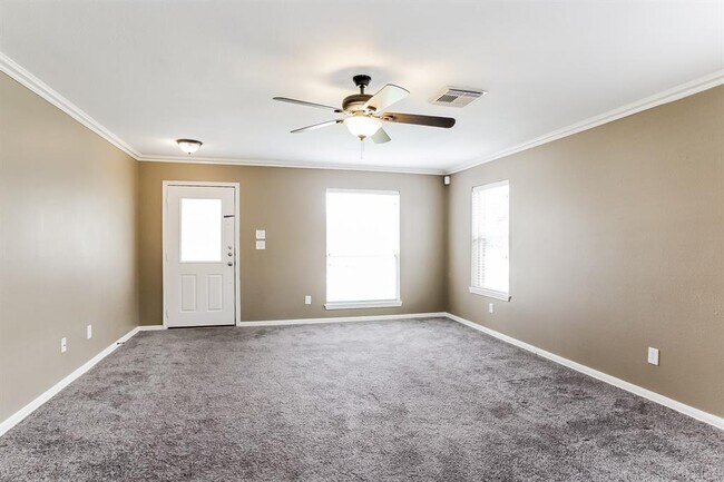 Building Photo - 2430 Pinpoint Dr