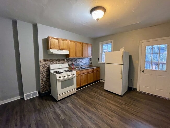 Building Photo - 3/1 Rowhouse Available To Rent in Upper Lawrenceville - Available April!!