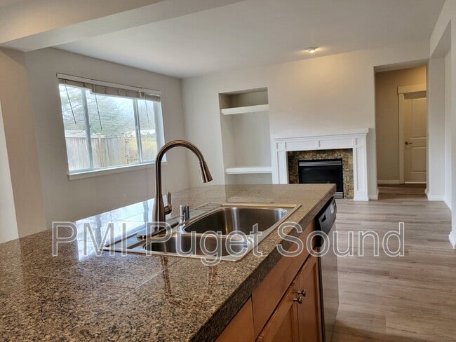 Building Photo - 576 Mount Baker Pl NE