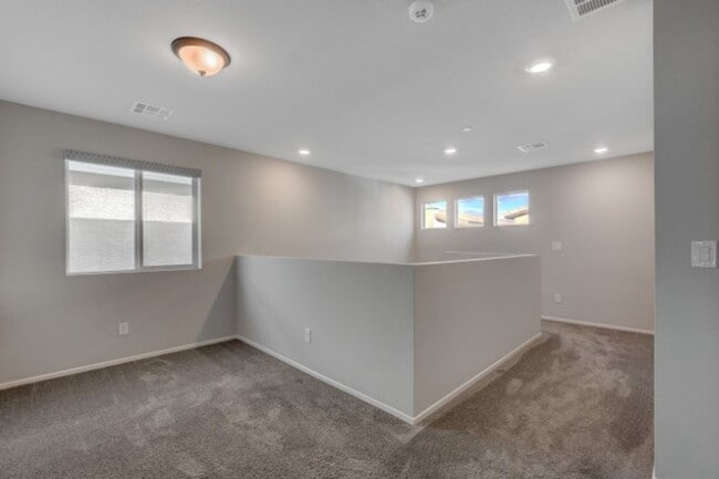 Building Photo - Don't miss this Top Notch 4 Bedroom, Beaut...