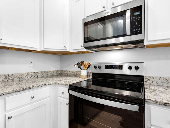 Building Photo - Brand New Furnished Townhome located just ...