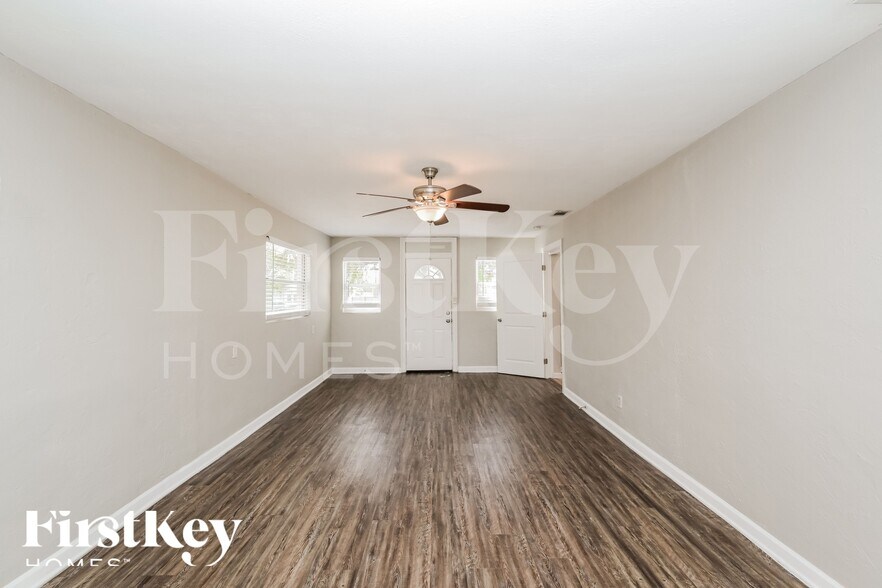 Building Photo - 7309 N Dartmouth Ave