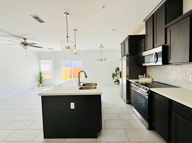 Building Photo - 9909 Bijan Dr