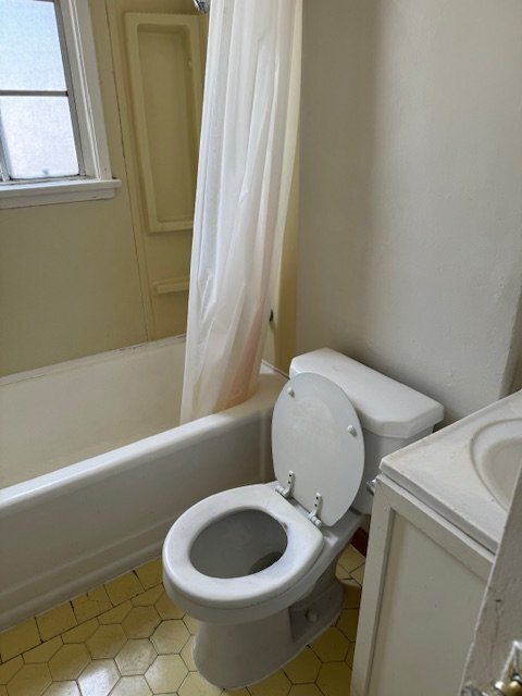 Building Photo - 5735 1/2 Ruthelen St