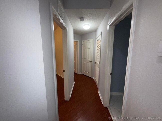 Building Photo - 1083 Woodfield Rd