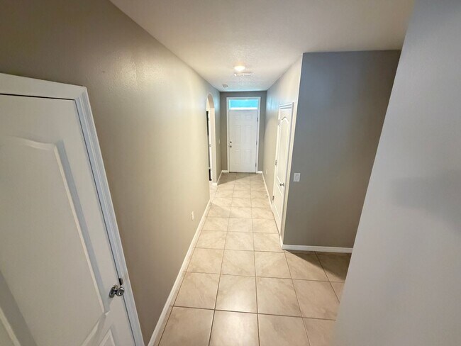 Building Photo - Fantastic 4 Bedroom, 2 Bathroom Home in New Smyrna Beach!!