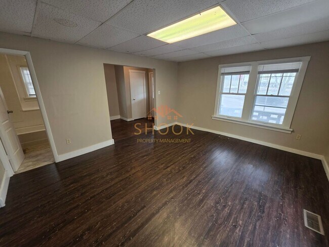 Building Photo - 912 Roberts St