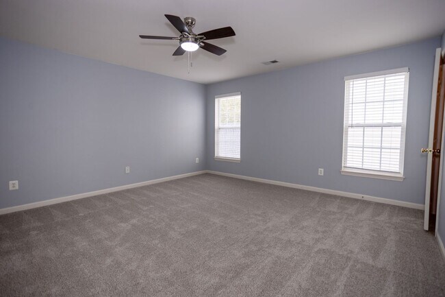 Building Photo - Spacious & Bright Home in Parks of Piedmon...
