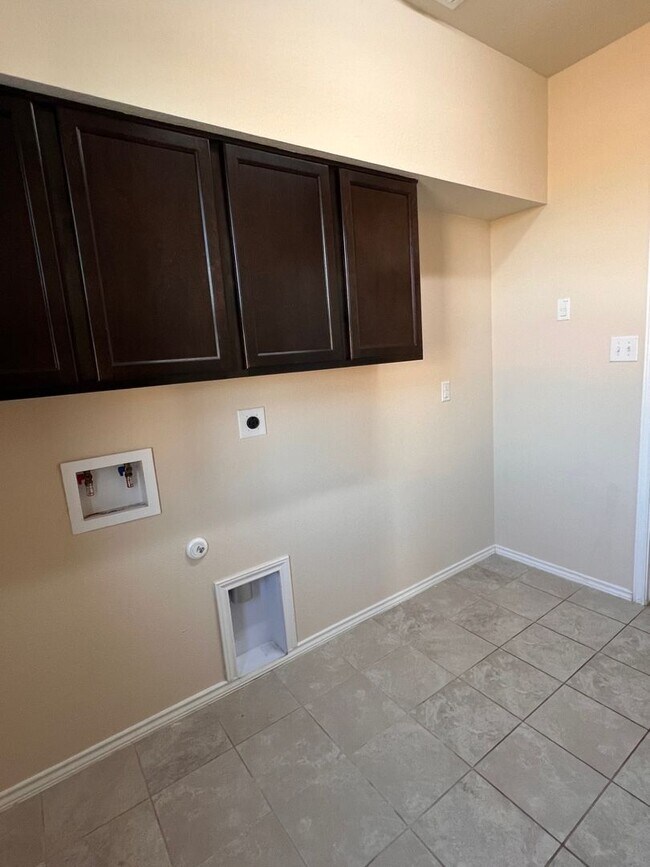 Building Photo - Spacious 5-Bedroom Harker Heights Home with 3 Living Areas & 3-Car Garage