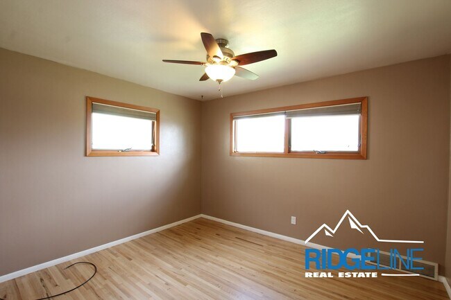 Building Photo - East-End Single Level Home for Lease!