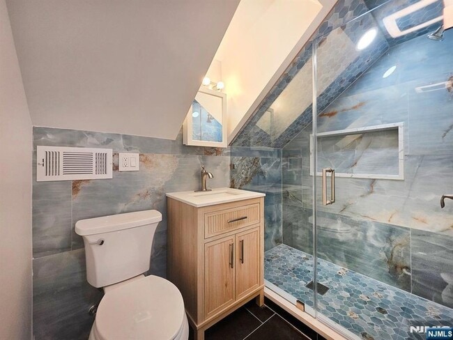 Building Photo - 170 Sunset Ave