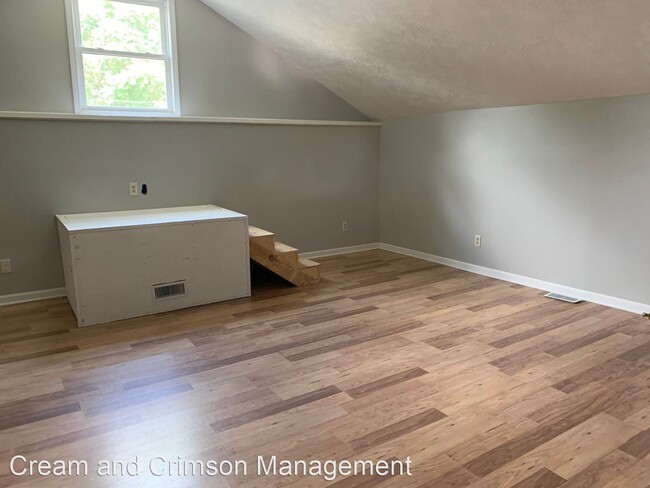 Building Photo - 4 br, 2.5 bath House - 800 North Lincoln