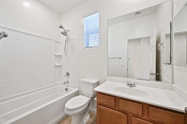 Building Photo - 1630 E Grove St