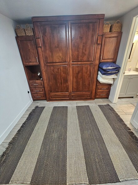 Building Photo - 6339 Jeff St