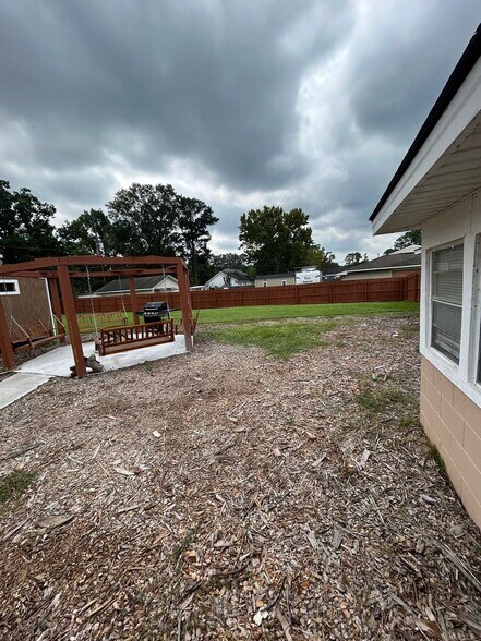 Building Photo - 1230 S Rogers St