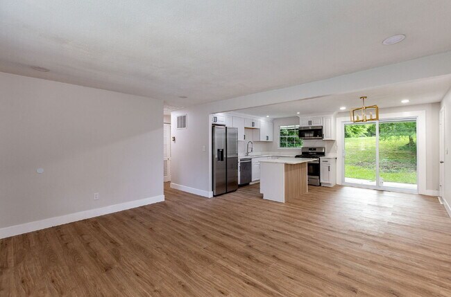 Building Photo - 722 Castro Ln