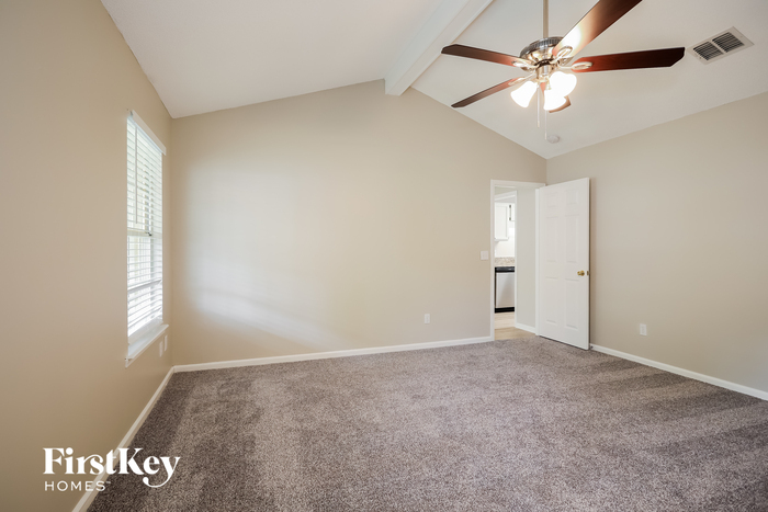Building Photo - 10677 Talon Ct