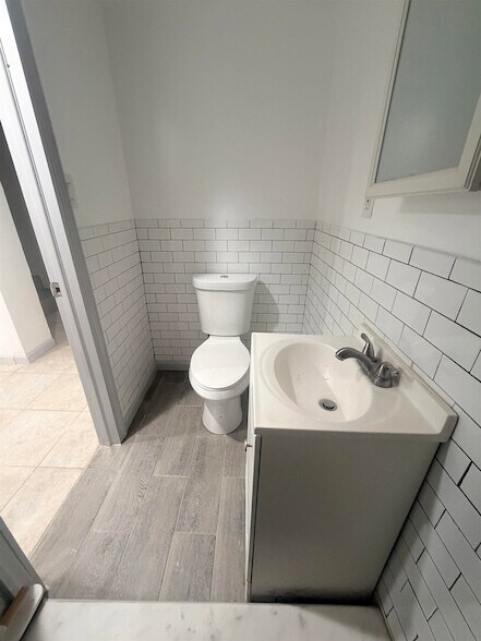 Building Photo - 124 Winfield Ave