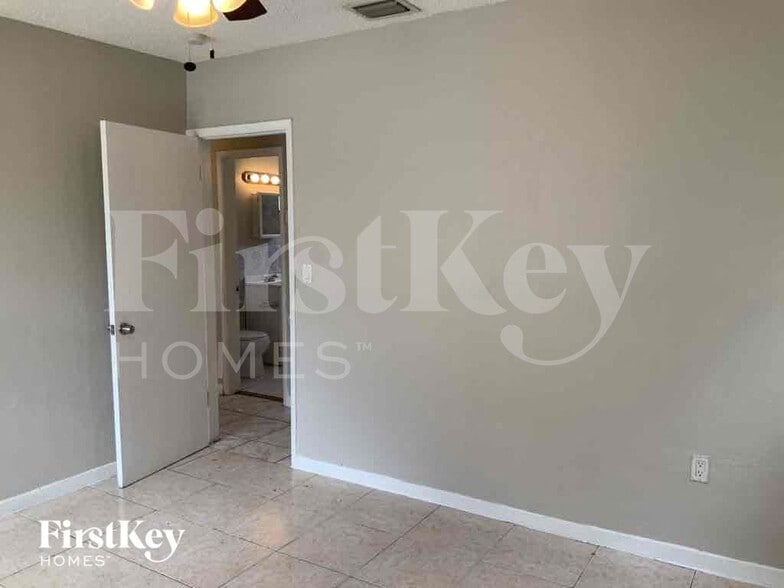 Building Photo - 1525 NW 126th St