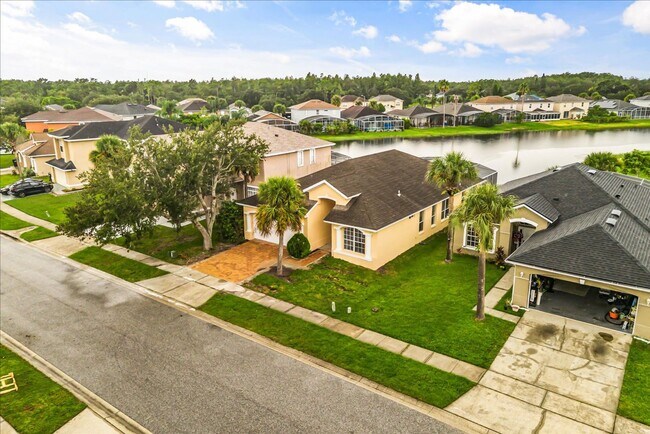 Building Photo - Stunning 4-Bedroom Lakefront Pool Home in Bridgeview at Meadow Woods