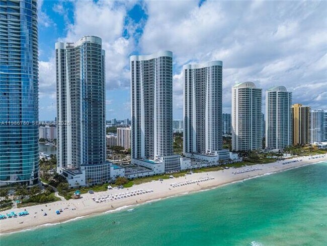 Building Photo - 16001 Collins Ave