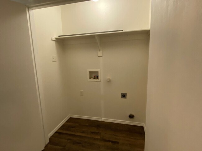 Building Photo - 641 Woodard Ave