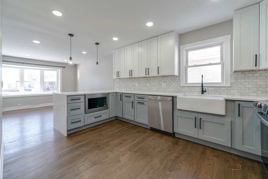 kitchen - 119 S Pine St