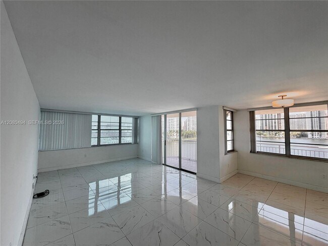 Building Photo - 18081 Biscayne Blvd