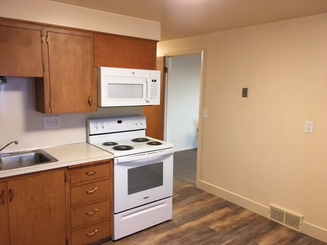 Building Photo - 814 N 700 E