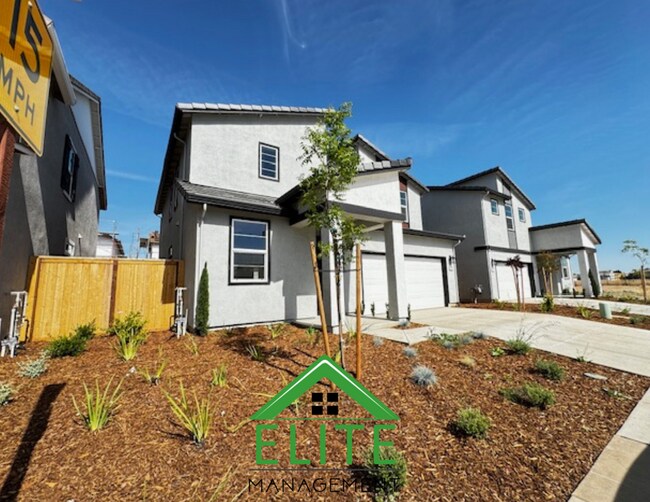 Building Photo - Beautiful 4 Bedroom, 3 Full Bath Two Story One year Old Home