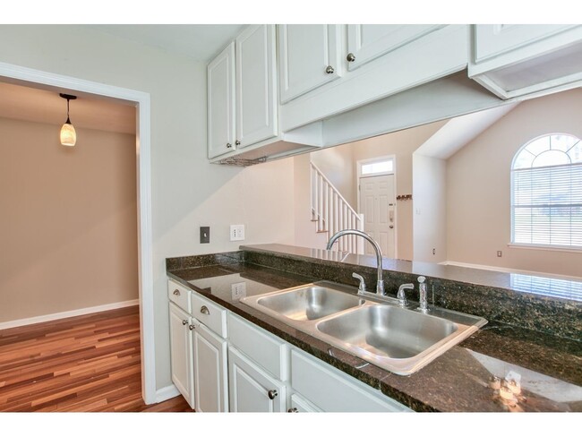 Building Photo - 1330 Pawnee Pointe Ct