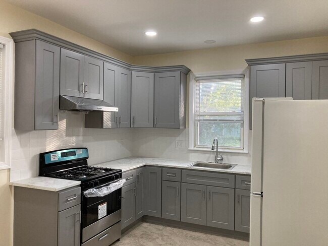 Primary Photo - 67 Cheney St