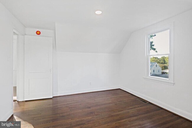 Building Photo - 423 Ingleside Ave