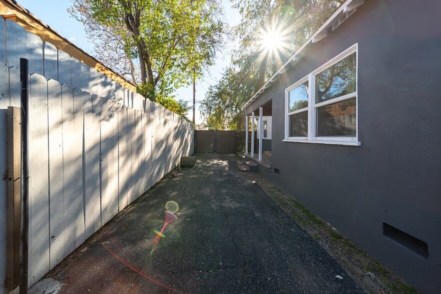 Building Photo - 15745 Leadwell St