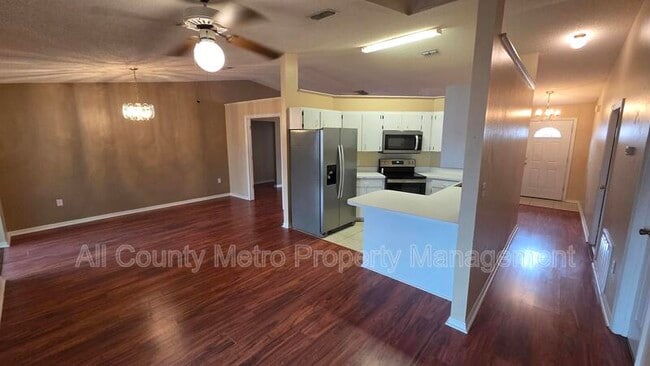 Building Photo - 261 Daisy Estates Dr