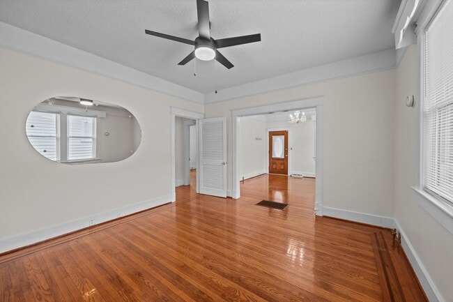 Building Photo - Incredibly Well Maintained & Beautiful Hom...