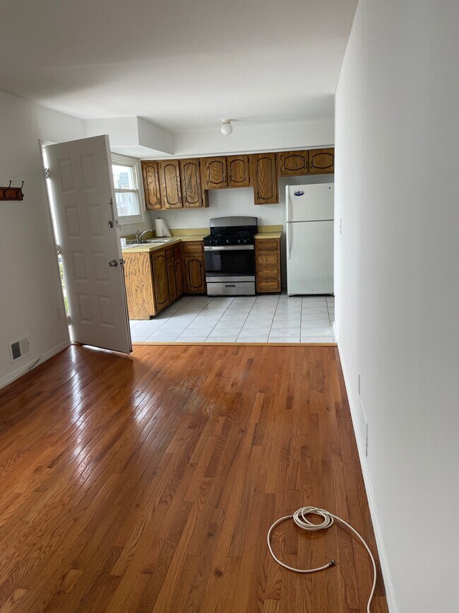 Building Photo - 346 Klondike Ave