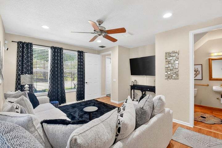 Building Photo - 1371 Vía De Pepi